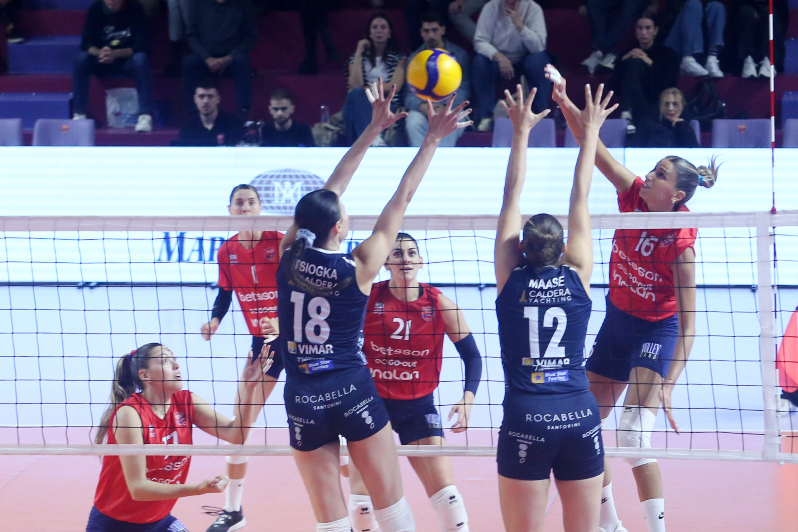 Πέρασε νικηφόρα από τη Σαντορίνη με σπουδαία ανατροπή